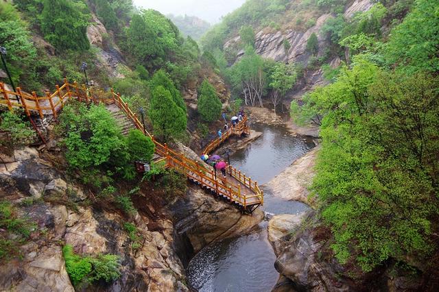 云南镇雄山体滑坡灾害8人遇难  输电线路和道路夜间有结冰风险